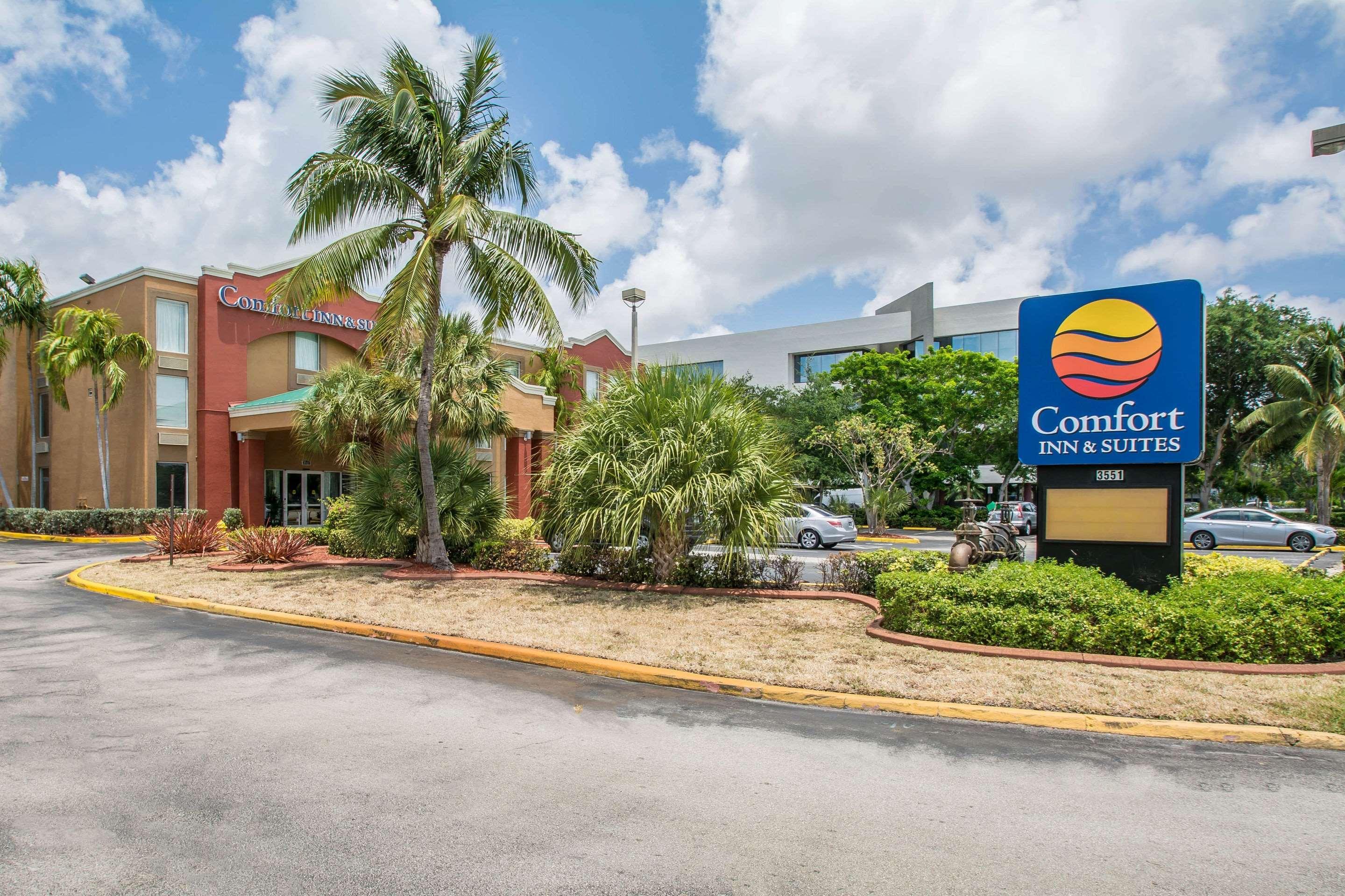 Comfort Inn & Suites Fort Lauderdale West Turnpike Ngoại thất bức ảnh