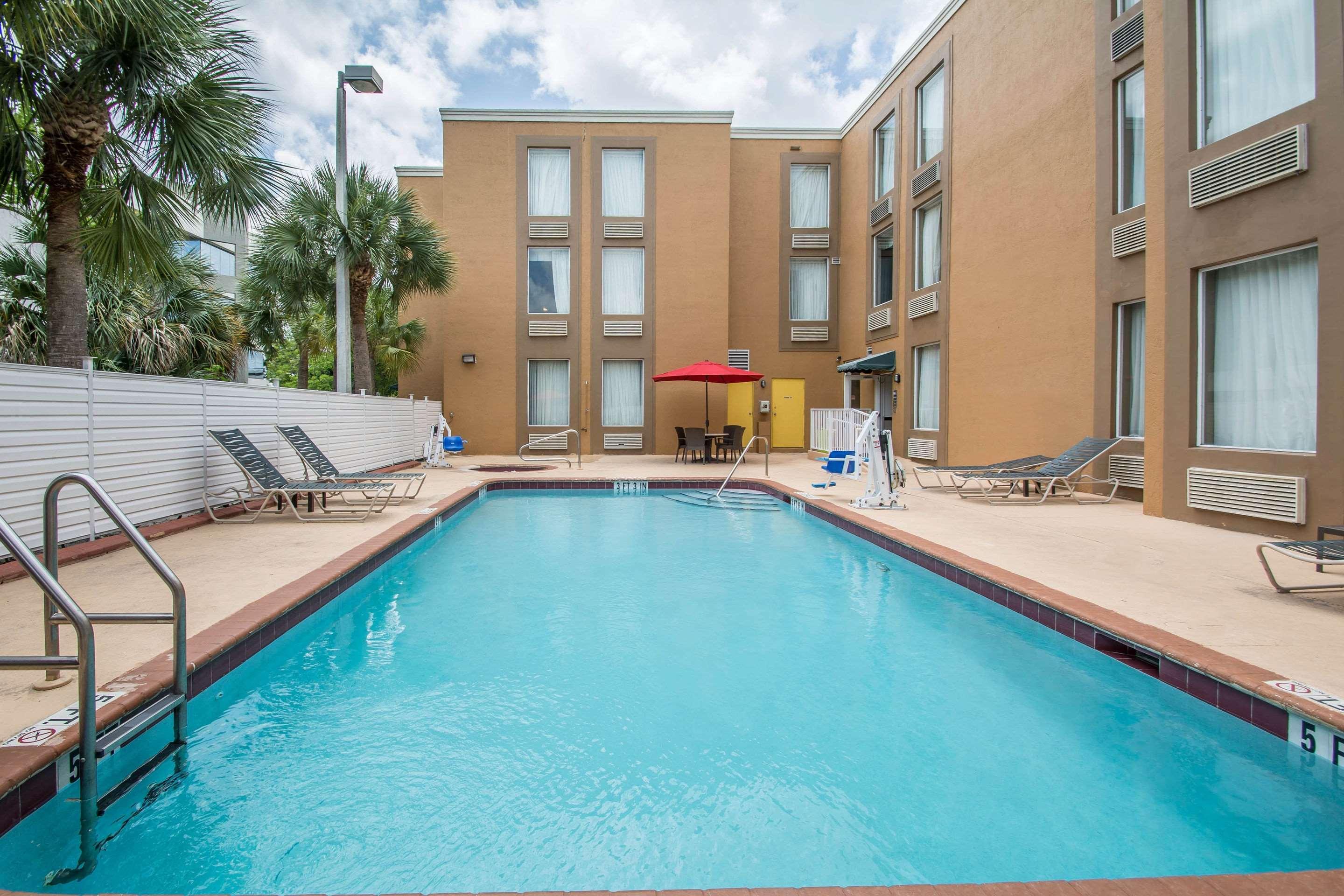 Comfort Inn & Suites Fort Lauderdale West Turnpike Lauderdale Lakes Ngoại thất bức ảnh