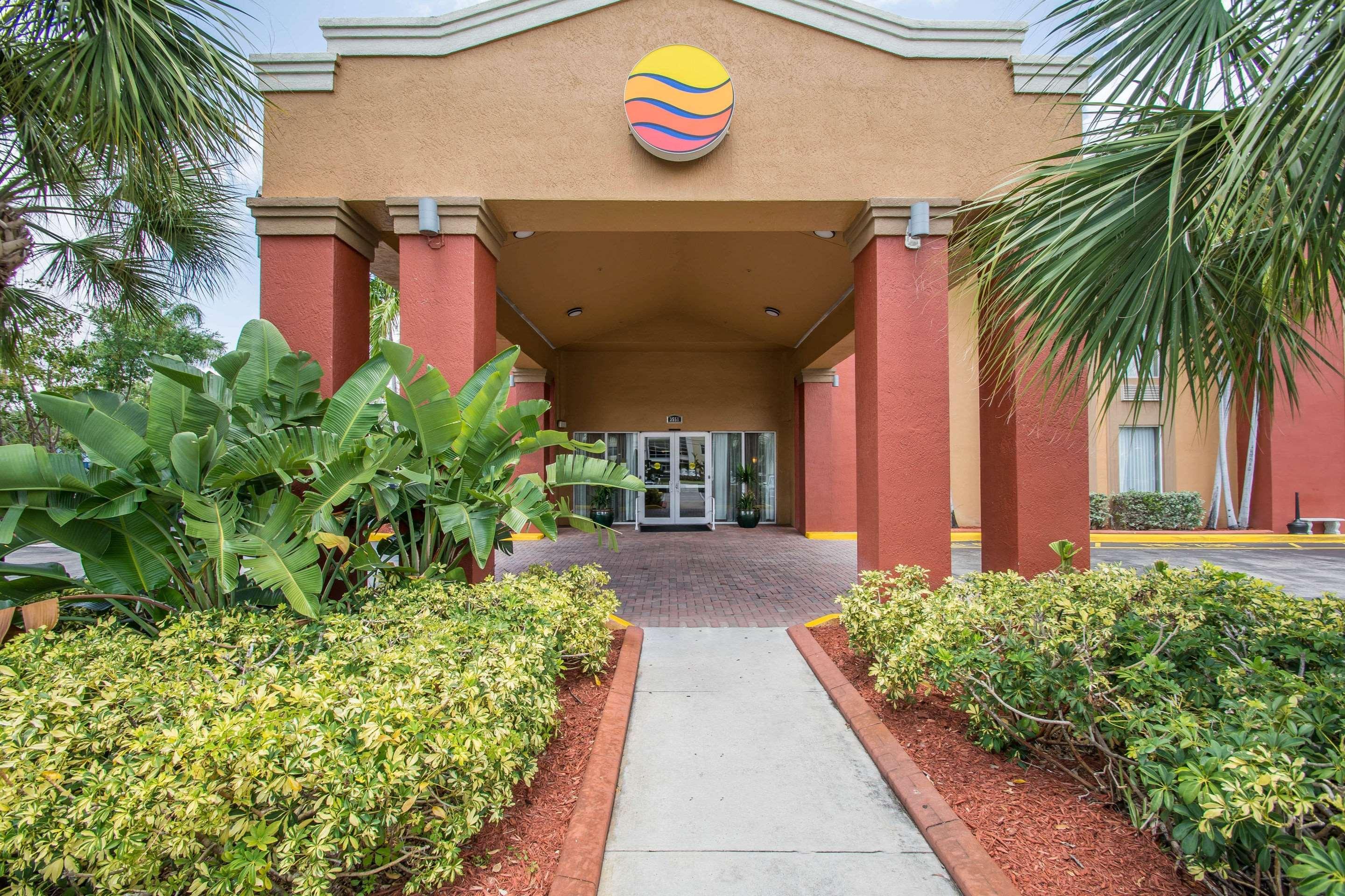 Comfort Inn & Suites Fort Lauderdale West Turnpike Lauderdale Lakes Ngoại thất bức ảnh
